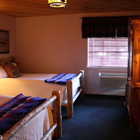 Saratoga Hot Springs Resort Room photo